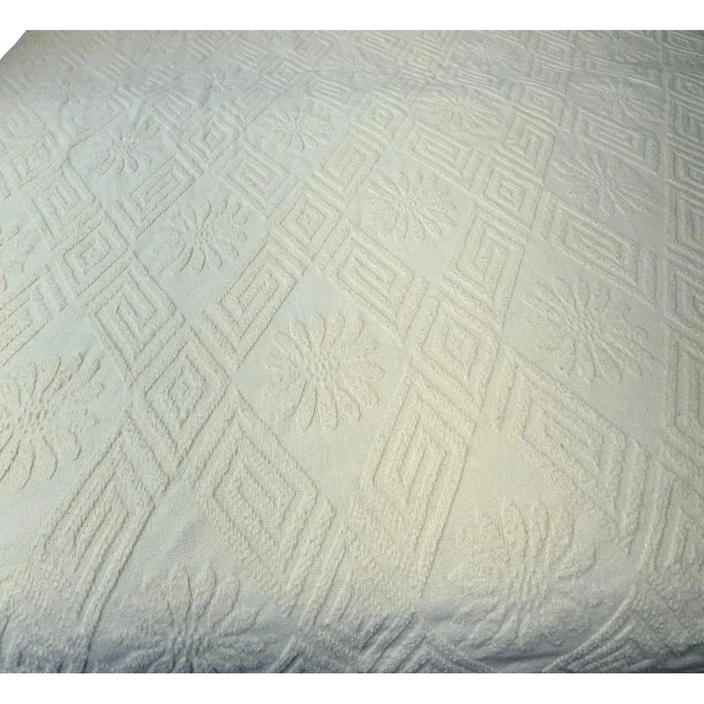 VTG‎ Cotton Matelasse Coverlet Sunburst Flower Fringe Butter Yellow Blanket